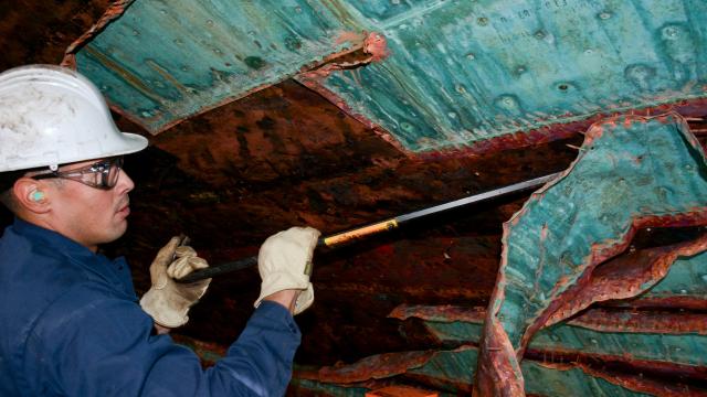 Restoring A Ship’s Hull Still Looks Like Something From Centuries Past