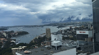 This Wall Of Clouds Creeping Over Bondi Beach Is So Ominous