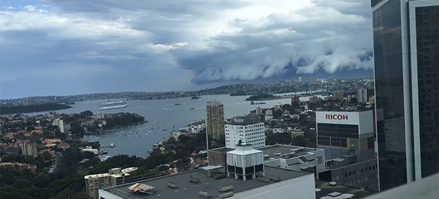 This Wall Of Clouds Creeping Over Bondi Beach Is So Ominous