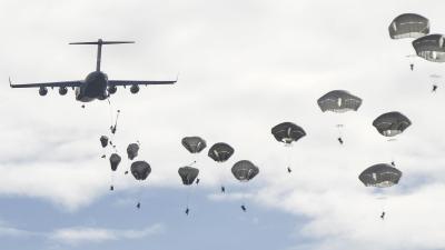 These Paratroopers Look So Peaceful While They’re In The Air