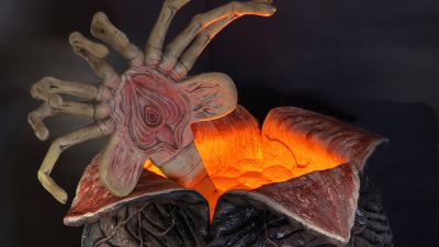 This Gigantic Aliens Egg Comes With A Life-Sized Facehugger Bursting Out Of It