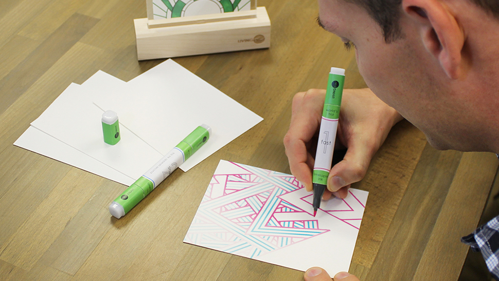 Ink Made From Living Algae Powers The World’s First Plant Pen
