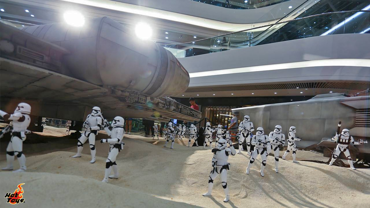 The Tiny Figures In This Massive Star Wars Diorama Are Actually 30cm Tall