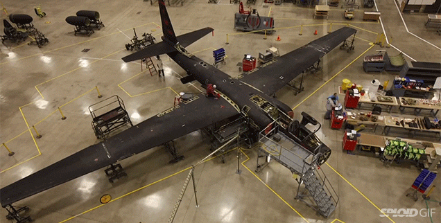 Awesome Time-lapse Shows The Complete Disassembly Of A U-2 Dragon Lady Spy Plane
