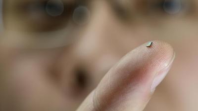 This Tiny Wireless Temperature Sensor Is Powered Only By Radio Waves