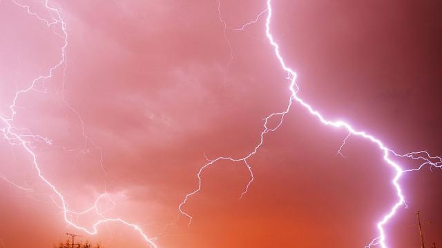 Why The Victorians Thought That Lightning Worked Like A Camera Flash