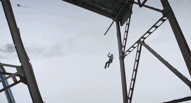 Brave Falling Man On A Loose Rope Stunt Shows How Physics Works 