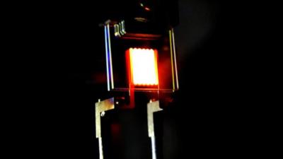 This New Incandescent Bulb Uses Nano Mirrors To Match LED Efficiency
