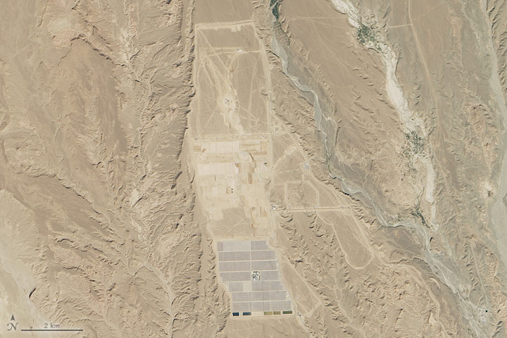 Watch A Massive Solar Power Plant Take Shape In The Sahara Desert