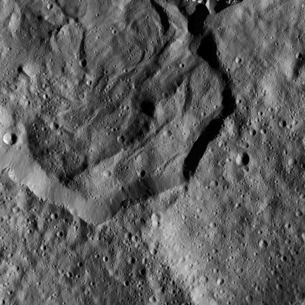 There’s Something Surprising Lurking In Ceres’ Mysterious Bright Spots