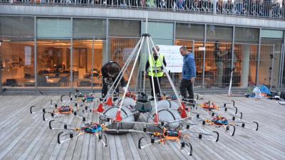 Giant Voltron Drone Lifts 61 Kilograms For A New World Record
