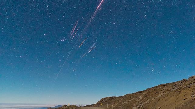 Look At This Beautiful Reentry Of A Chinese Rocket Over Hawaii