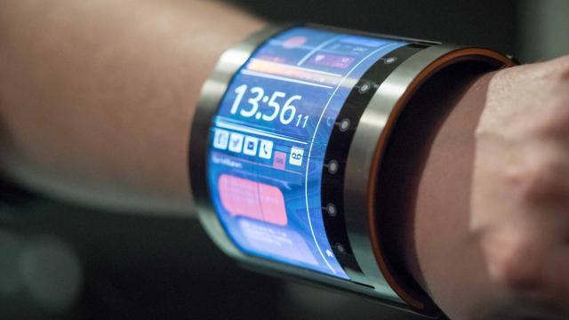 This 4.7-Inch Organic LCD Wraps Right Around Your Wrist