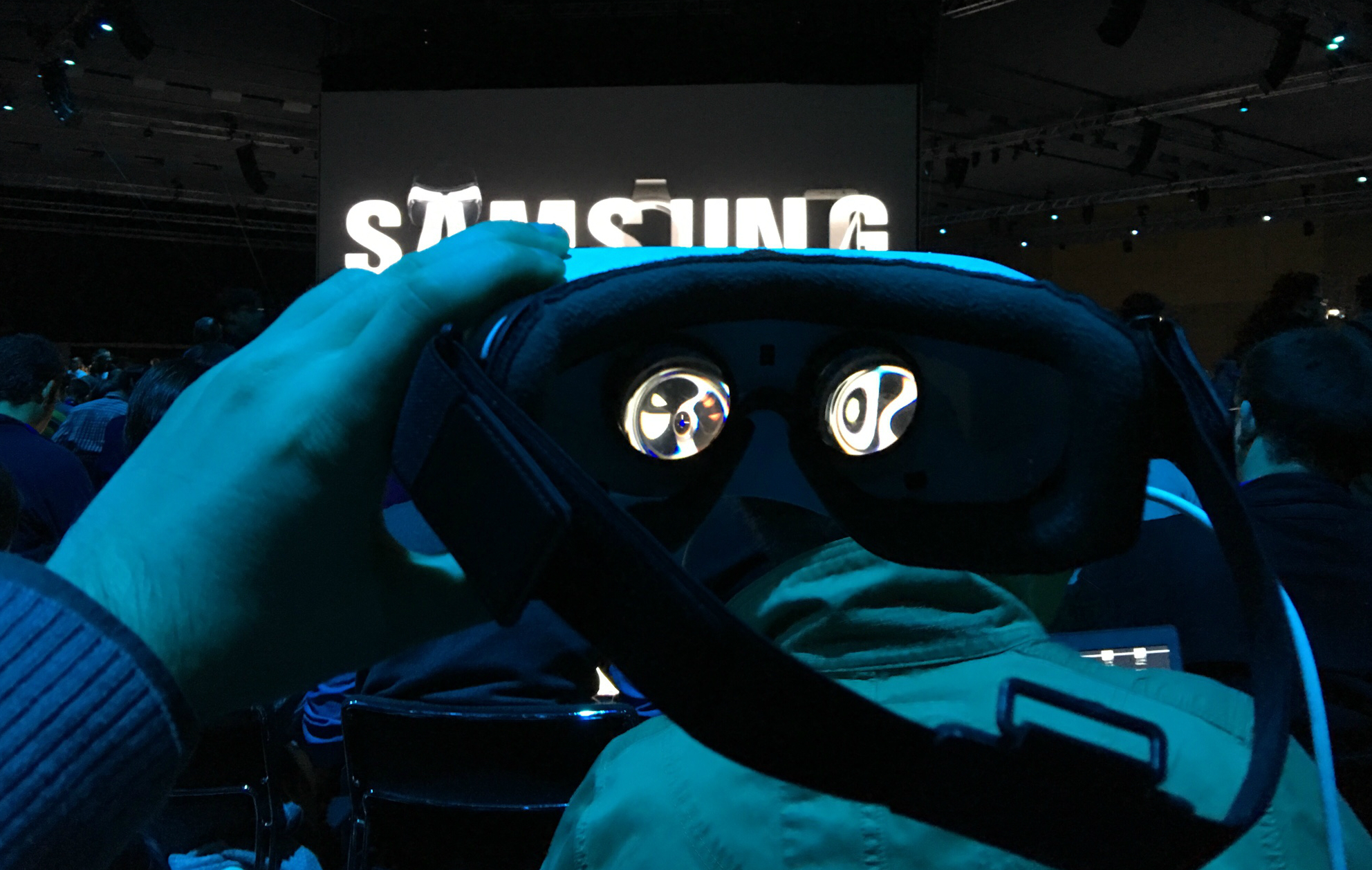 Samsung Put Me In An Absurd Hell Chamber Of Virtual Reality Headsets