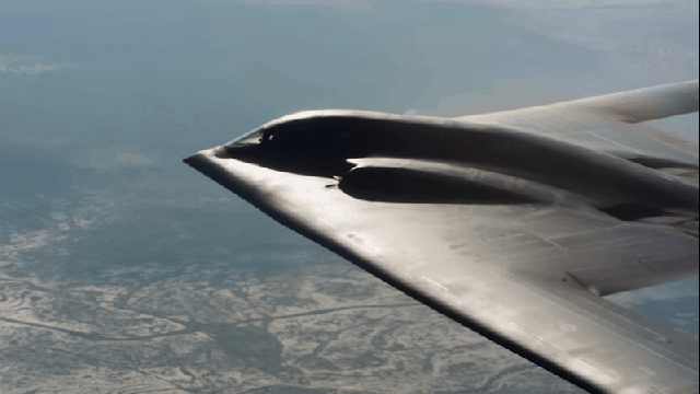 Up-Close Aerial Footage Of A B-2 Stealth Bomber Is So Serene