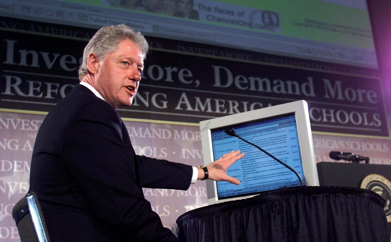 Bill Clinton’s 1999 Internet Town Hall Was The First US Presidential AMA