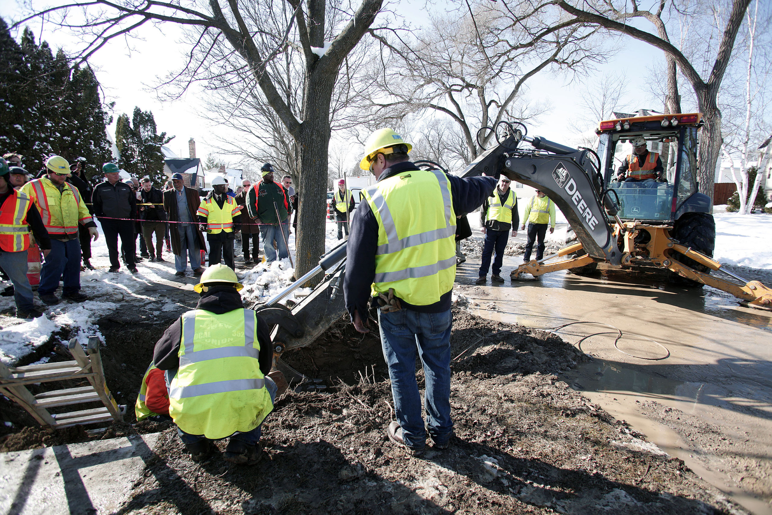 Flint Just Replaced Its First Lead Pipe (Only About 8000 More To Go)
