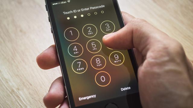 Customise Your Phone’s Lock Screen With These Easy Hacks