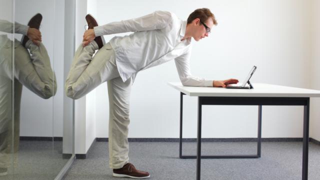 Standing Desks Are ‘Fashionable’ Without Any Real Benefits, Says Research