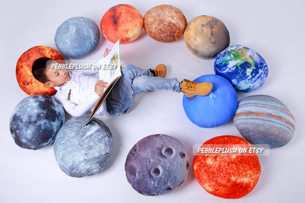 Planetary Pillows Let You Sleep With Our Solar System