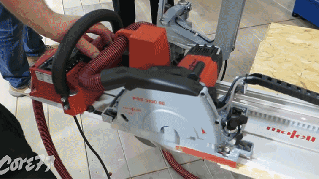 This Self-Propelled Circular Saw Keeps Your Fingers Completely Safe