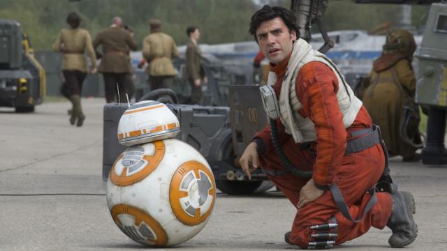 How Oscar Isaac Convinced J.J. Abrams Not To Kill Poe In Star Wars: The Force Awakens