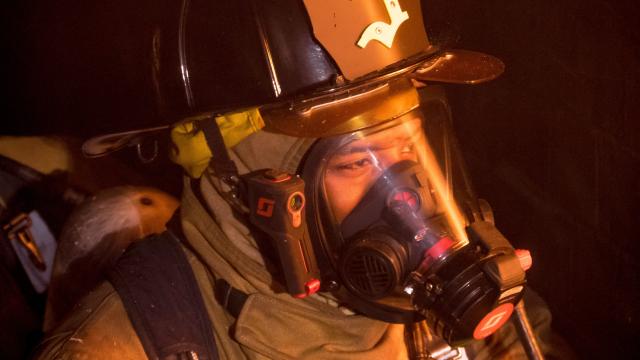 This Thermal Imaging Helmet Gives Firefighters Predator Vision