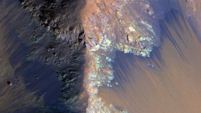 We Just Solved One Of The Biggest Mysteries About How Water Flows On Mars