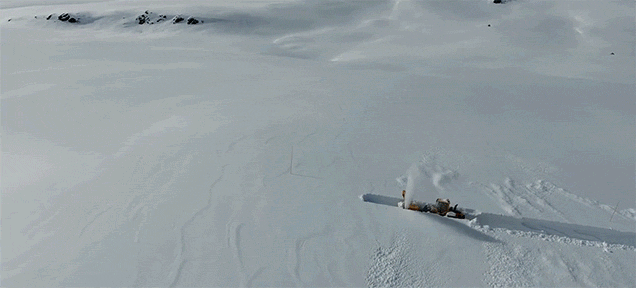 Here’s How Giant Machines Clear Roads On A Ridiculously Snowy Mountain