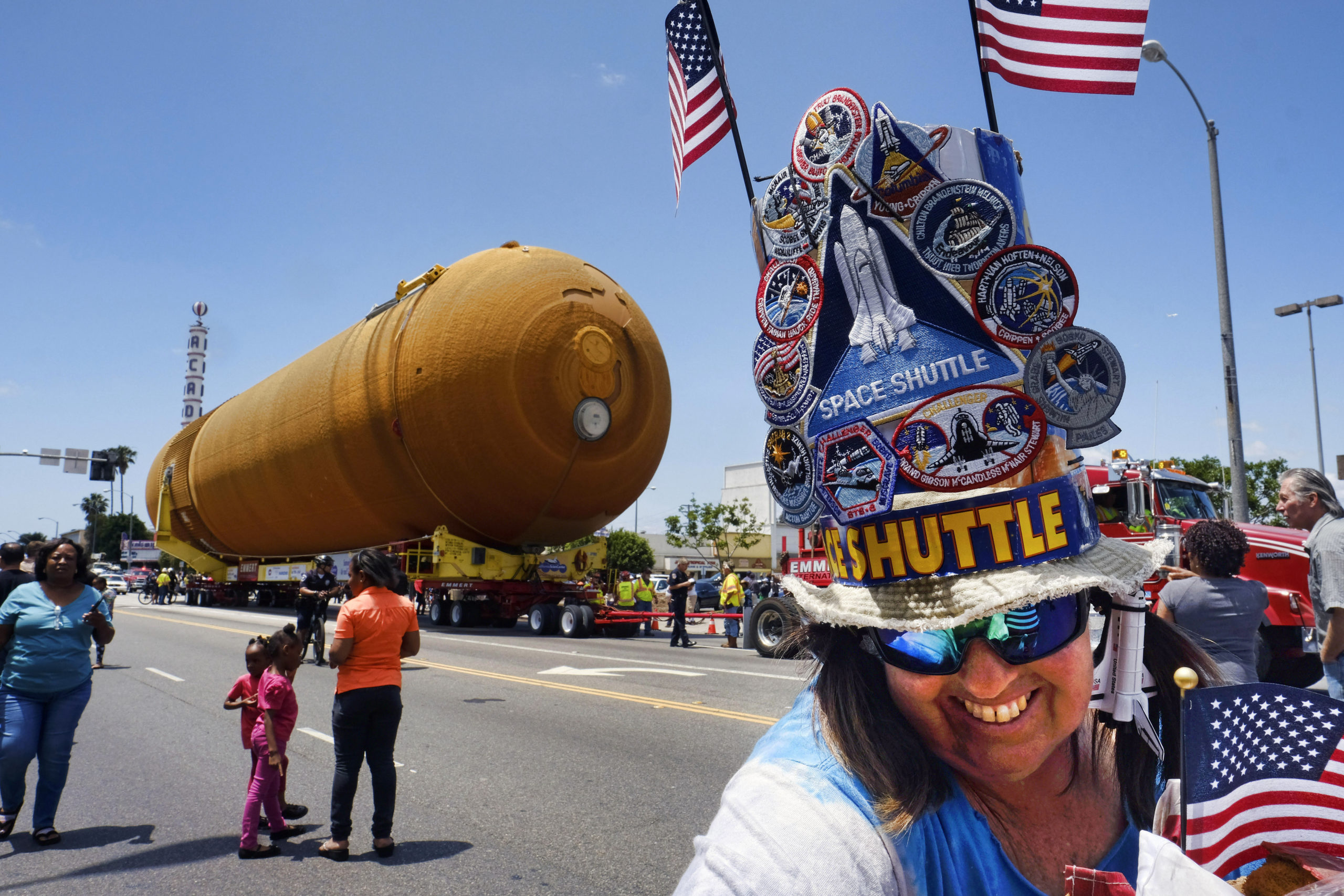 This Is How You Transport A 65,000-Pound Space Shuttle Fuel Tank Through A Crowded City