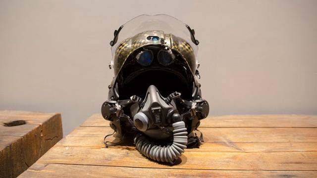 I Wore A $554,000 F-35 Helmet And It Blew My Mind
