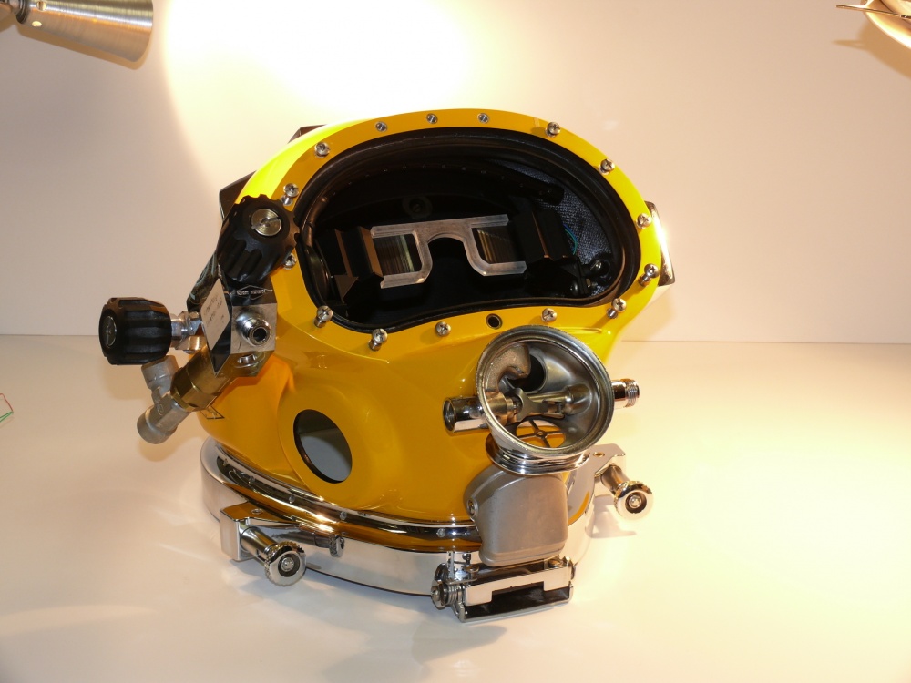 The US Navy’s Futuristic New Diving Helmet Turns Sailors Into Minions