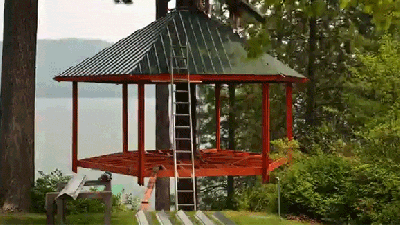 Watch An Awesome Tree House Get Built In This Time Lapse
