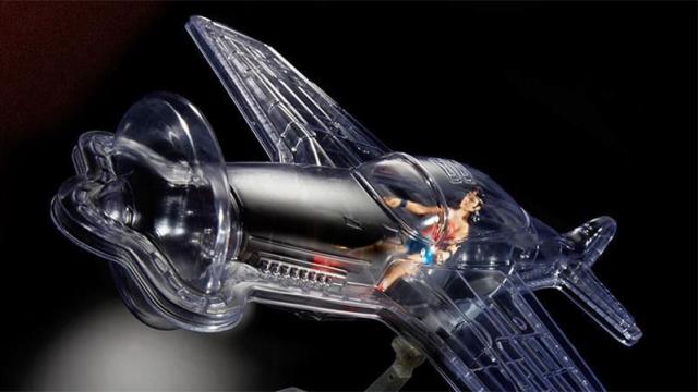 Wonder Woman’s Invisible Jet Might Be The Least Fulfilling Comic-Con Exclusive
