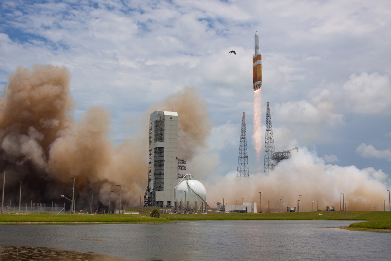 These Photos Of World’s Largest Rocket Launch Are Incredible 