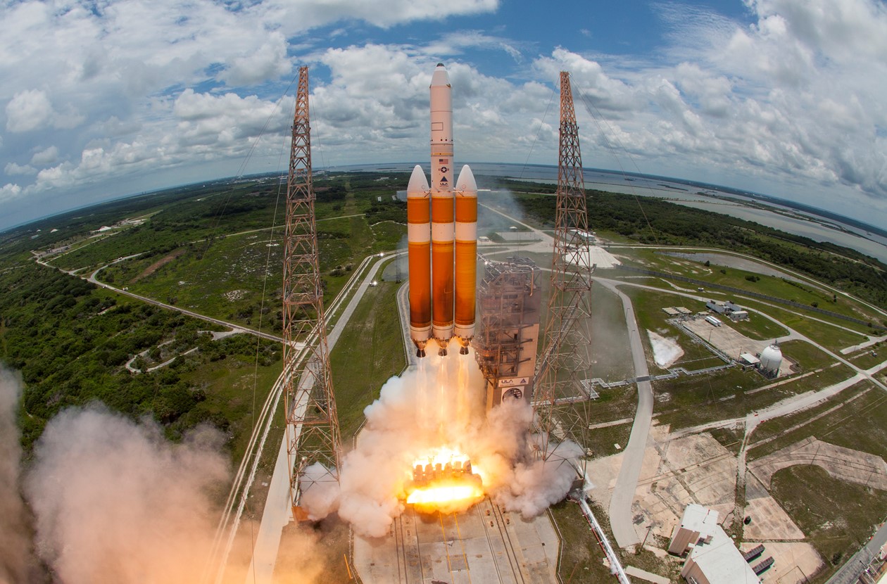 These Photos Of World’s Largest Rocket Launch Are Incredible 