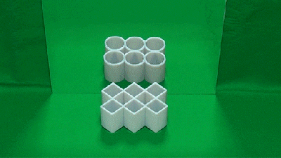 Illusion Somehow Transforms Rectangles Into Circles In The Mirror