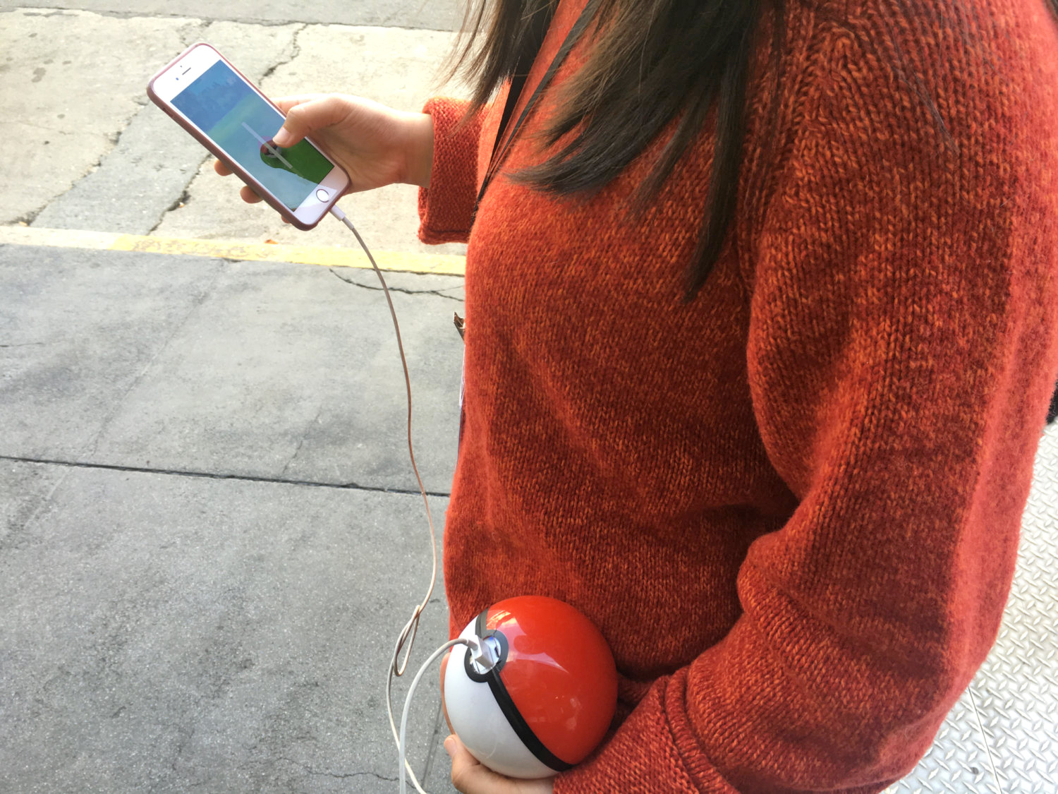 Pokeball USB Charger Ensures You Can Catch Them All Without Your Phone Dying