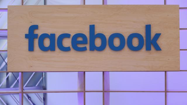 Facebook Admits It Blocked Links To Wikileaks DNC Emails