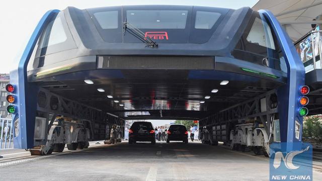 China Actually Built That Crazy Traffic-Straddling Bus