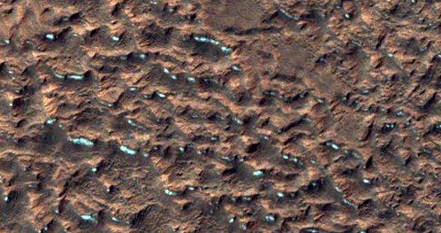 These Stunning New Photos Of Mars Are Weirdly Earth-Like