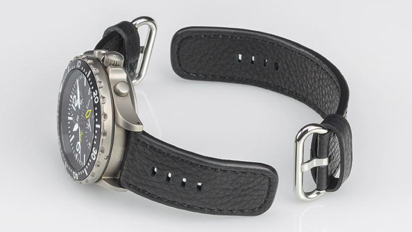 Double-Sided Strap Lets You Hide Your Apple Watch Shame Under A Nicer Timepiece
