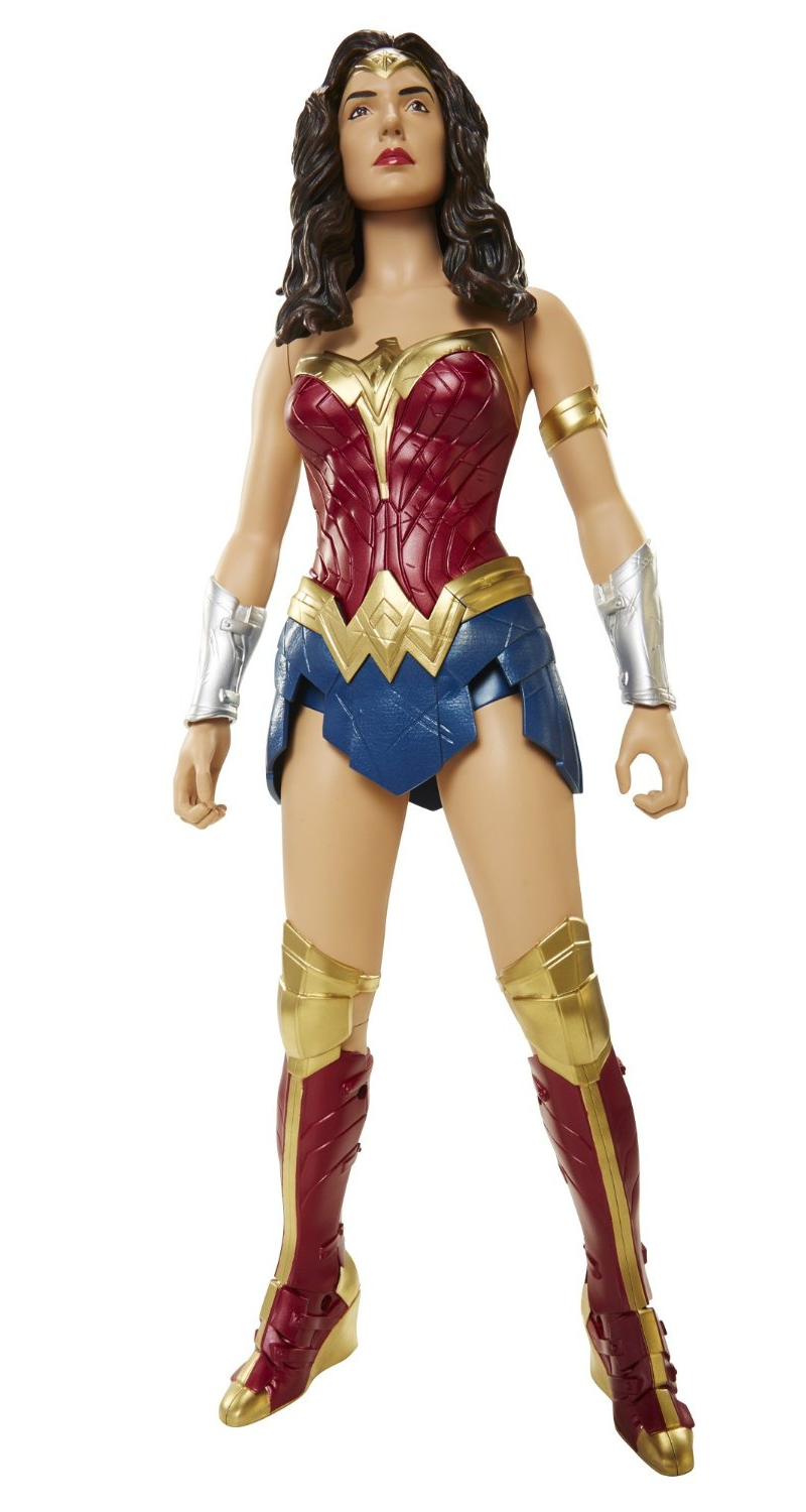 Artist Turns $20 Wonder Woman Toy Into A Spectacular Miniaturized Gal Gadot