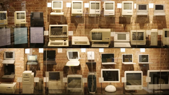 A Ton Of Classic Macs Are Going Up For Auction