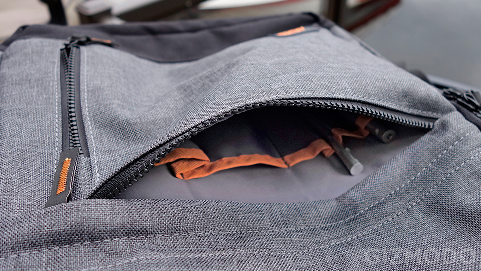 MOS Pack Charging Backpack: The Gizmodo Review