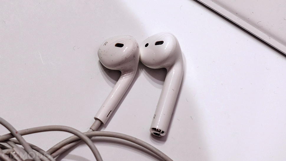 Apple AirPods Hands On: Shockingly, They’re Not Terrible