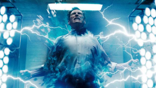 Dr Manhattan In Talks To Be The Movie Flash’s Dad