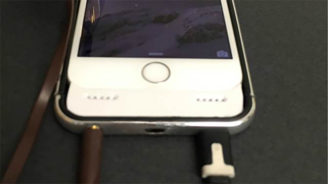 People Are Already Trying To Put Headphone Jacks Back In The iPhone 7