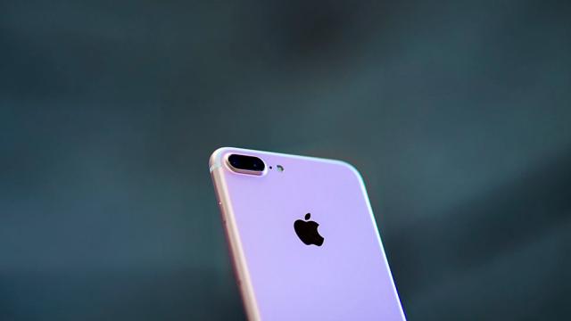 The Mystery Of The Hissing iPhone 7