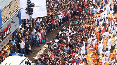 Watch A Huge Crowd Of People Miraculously Make Way For An Ambulance To Get Through